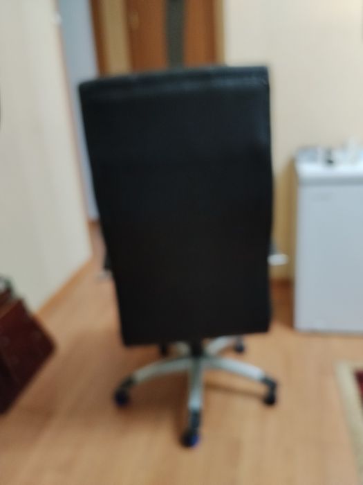 Продам кресло кожанное