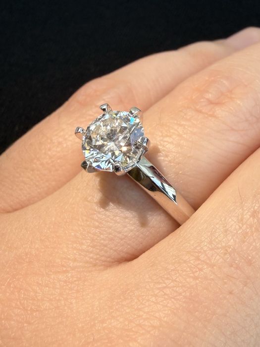 Кольцо с бриллиантом