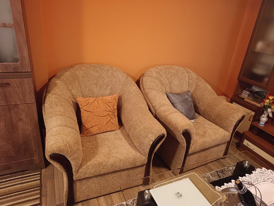 Кресла два броя .Неразличими от нови