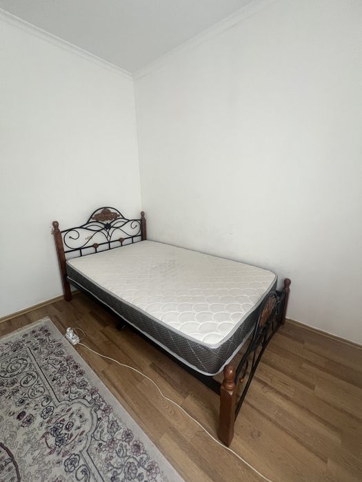 Продам кровать с матрасом