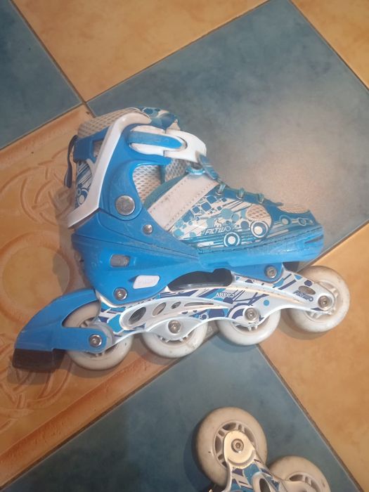 Продам роликовые коньки