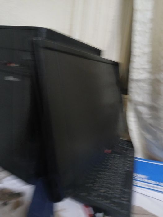 Kompyuter sotiladi holati yaxshi hamma joyi ishlaydi narxini kelishami