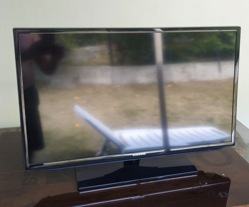 TV LED Samsung Smart 32" (UE32EH5450W) – Defect / Pentru piese sau reparație