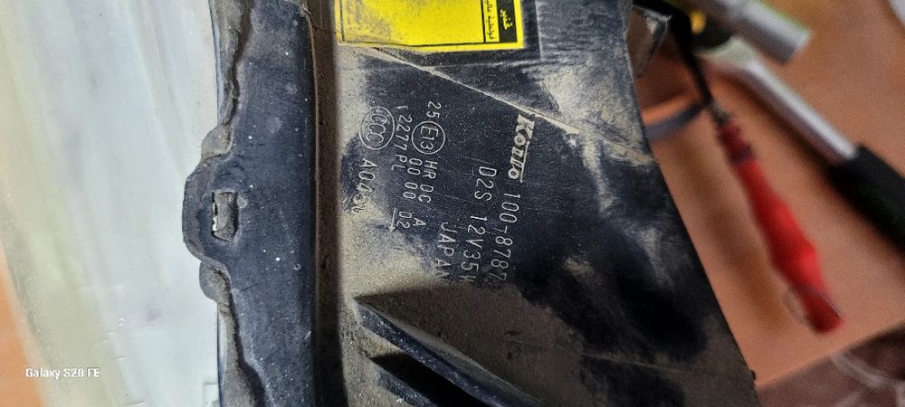 Фара pajero 4 оригинал б/у