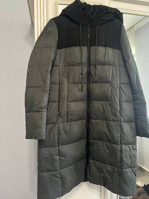 Продам 2 женских пуховика