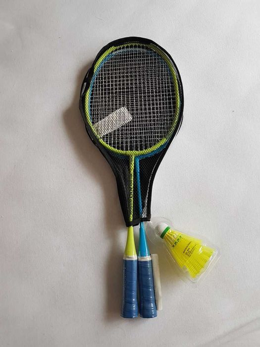 Rachete de badminton cu volane