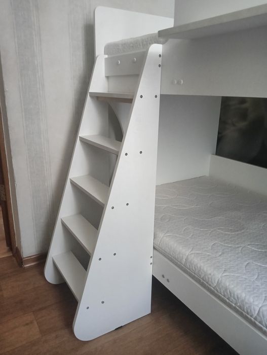 Продам двухярусную кровать