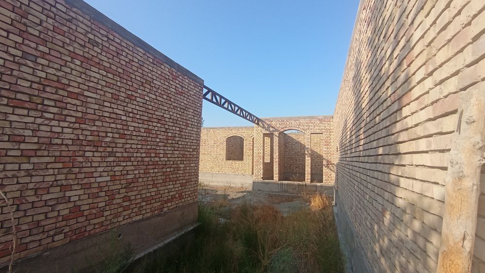 Ustalar hizmati g'ish uramiz uy ko'taramiz tom yopamiz