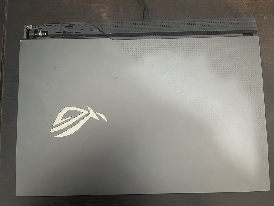 Laptop Asus gaming pentru pise
