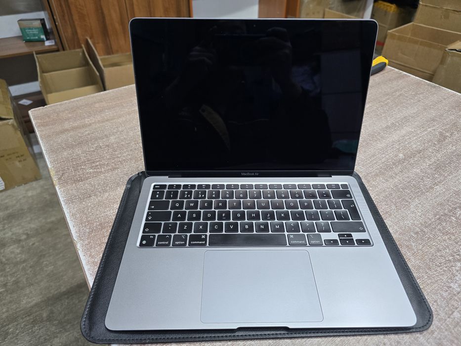 MacBook air m1 8/256gb