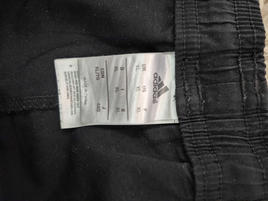 Sort Adidas FRF marimea XL-5 lei transportul
