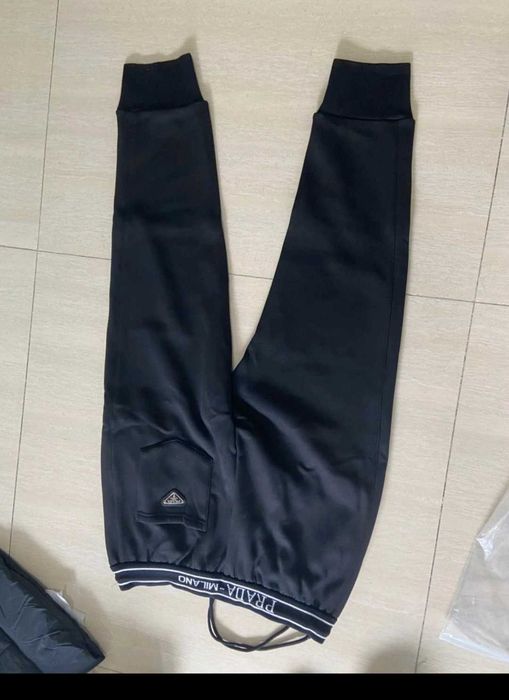 Pantaloni de trening