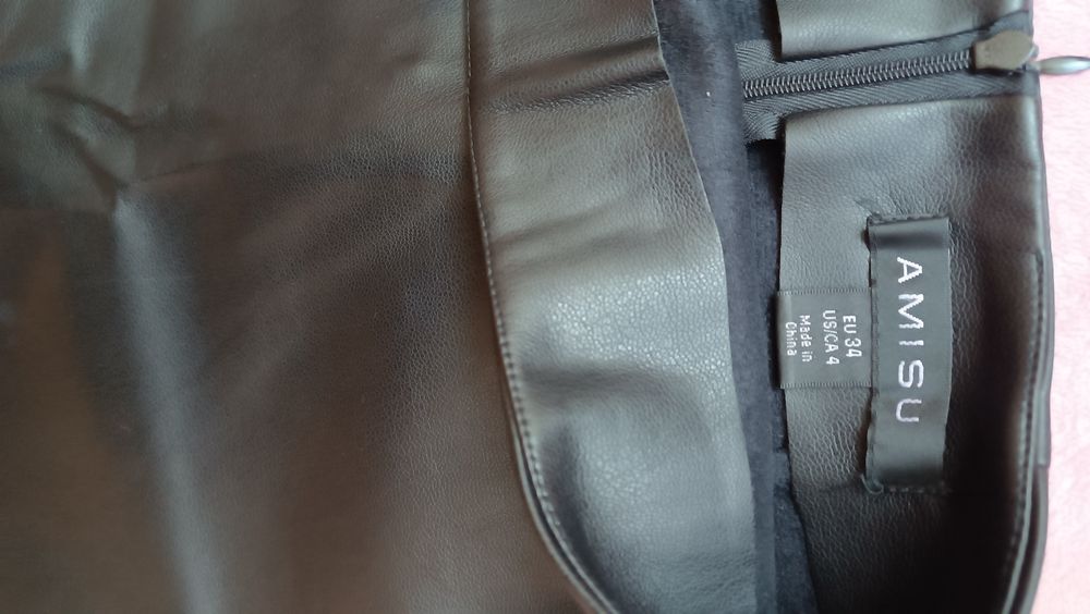 Черна кожена пола, в много добро състояние