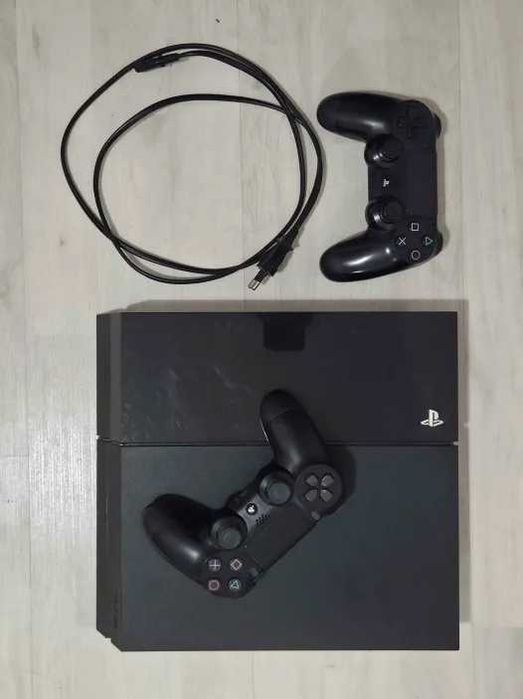 PlayStation 4 Original 500GB cu doua controrele / Consola PS4 FOR SALE