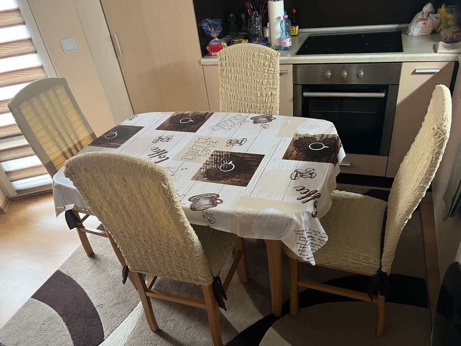 Маса с четири стола