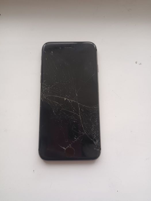 Продам Iphone se gen2  128GB