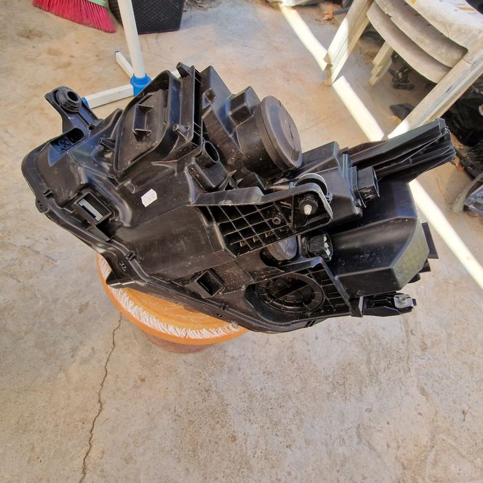 VW Passat B8 2022 десен фар