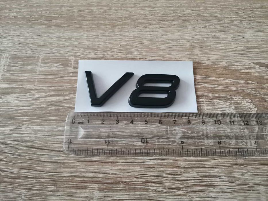 черна емблемa Volvo V8