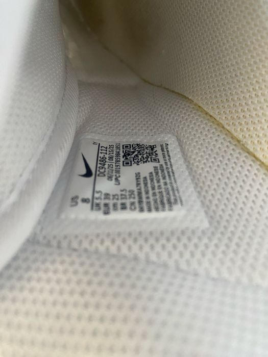 Продам Nike Air Force кроссовки белые 39р