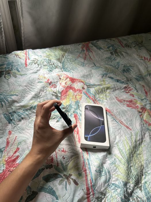 Продаю iPhone 16 Pro в отличном состояние