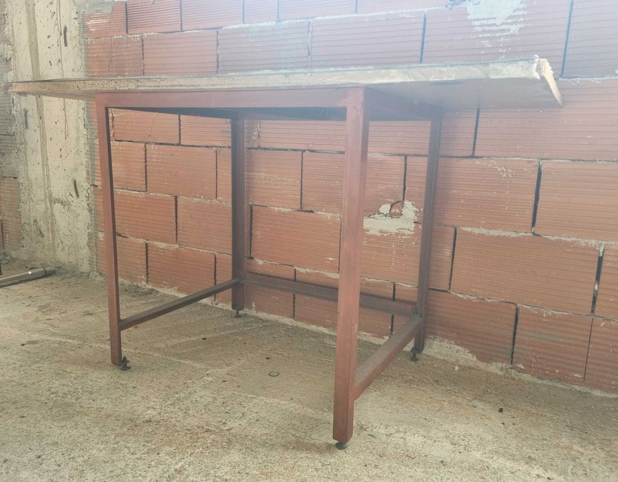 Работна маса, метална конструкция - 45 лв