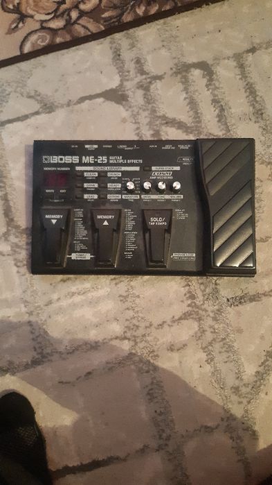 Boss me-25 gitara protsessori hamma joyi ishleydi