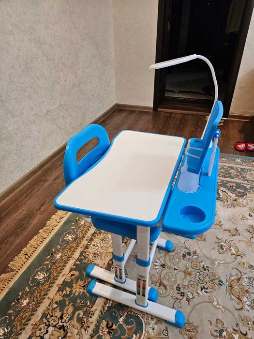 Детский письменный стол со стулом