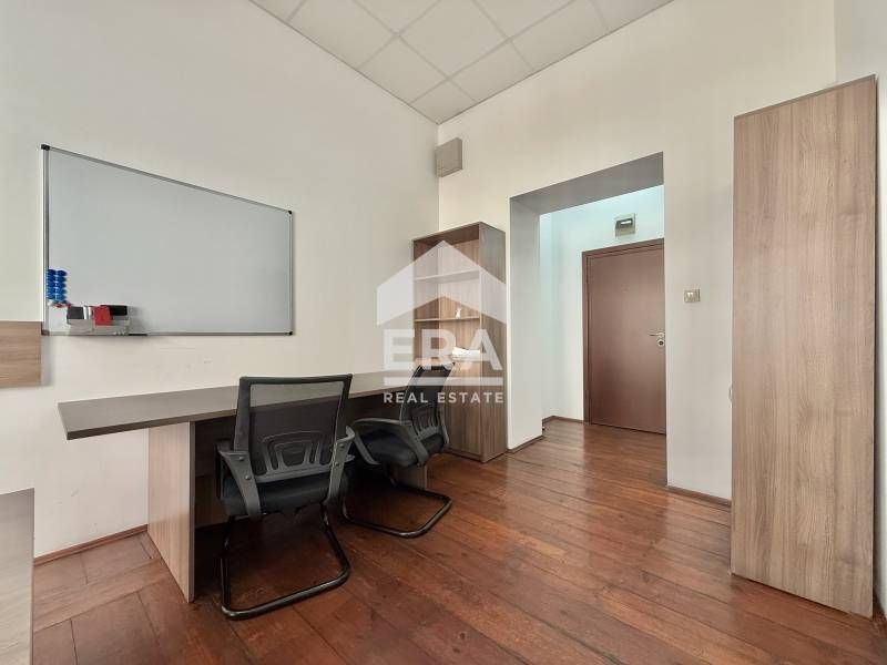 Дава се под наем Офис в София, Център - 31 кв.м за 350 € - Снимка #3