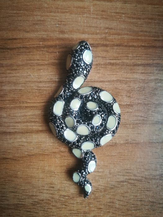 Италиански сребърен медальон с черни цирконии и емайл