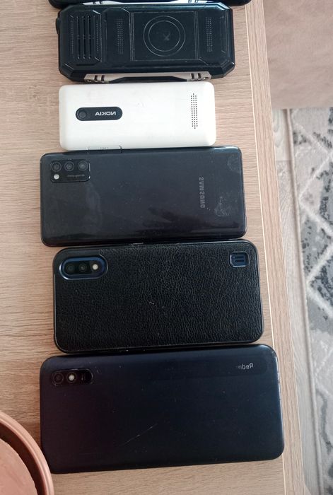 Продам телефоны 5000