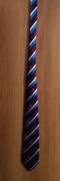 Продам галстук с запонками Festind