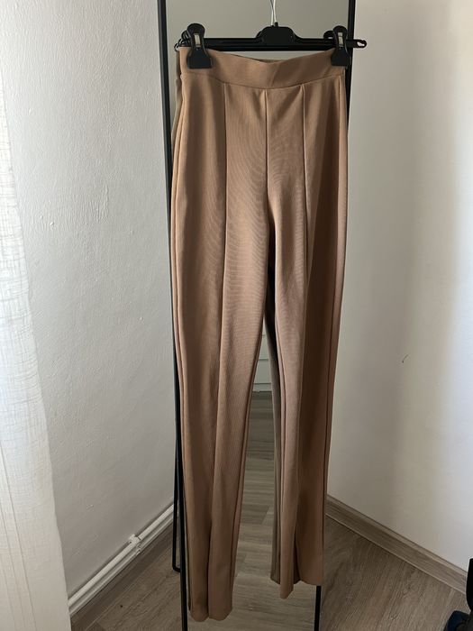 Pantaloni bej Zara