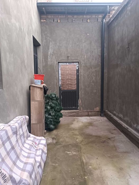 Срочно хонадон сотилади Сергилида 6 та хона+хол+2 та саузел 2.5 сотих