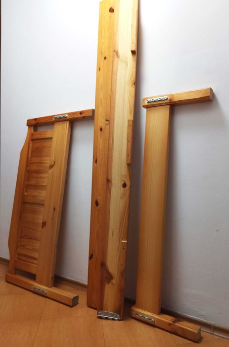 Легло.Голямо.Масивно дърво.Размери 190/114.Без матрак.