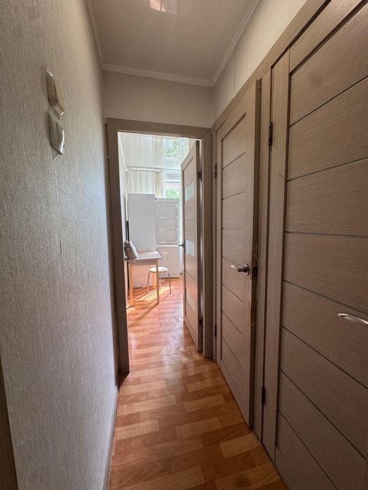 Продается 2-х комн.кв с 2 балконами. Центр