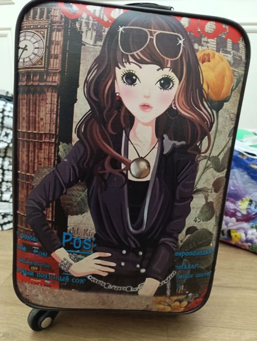 Продам чемодан , состояние:хорошее ,размер:выше среднего