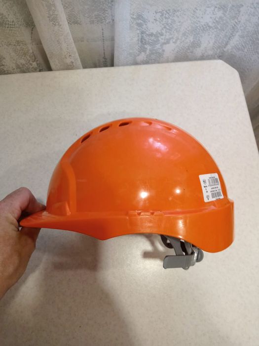 Каска      новая