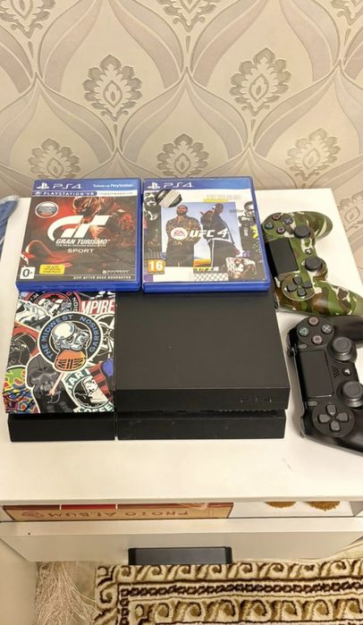 Playstation 4 в идеальном состоянии.
