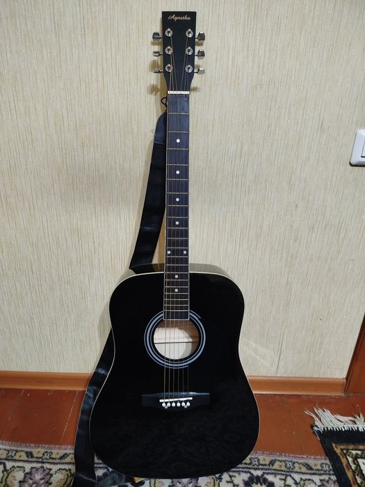 Продам гитару Агнета