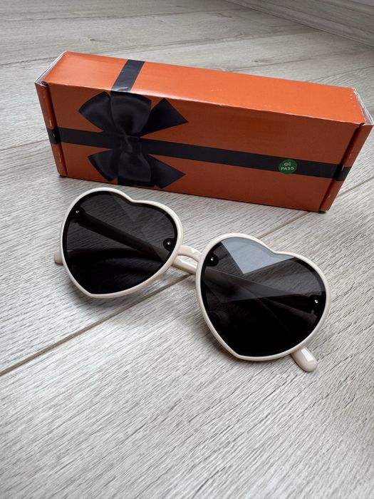 Детски слънчеви очила + подарък (2-14 г.)