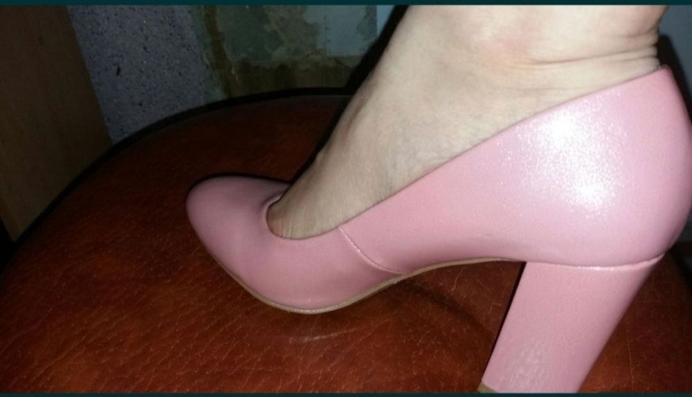 Продам туфли новые размер 39