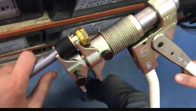 За призоввышний дисков экструдор