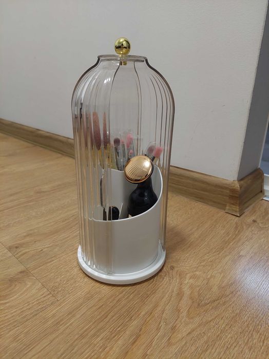 Уникална въртяща се кутия за козметика