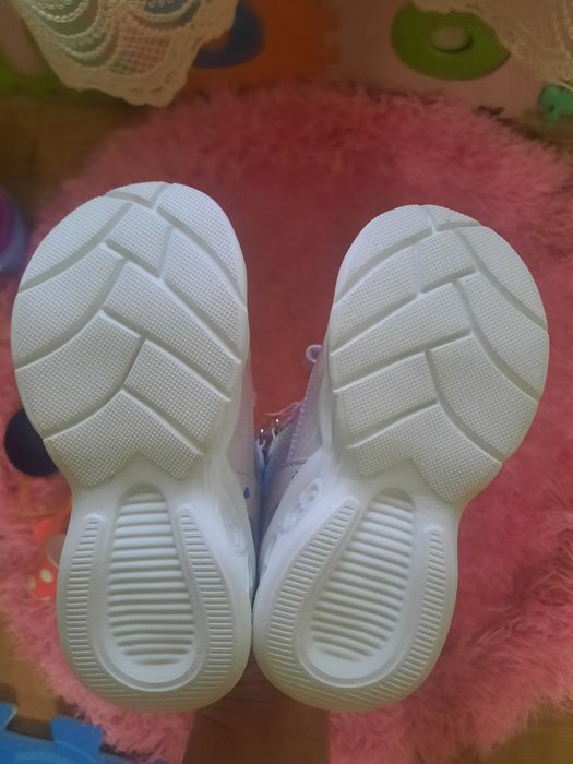 Много леки маратонки 26 номер