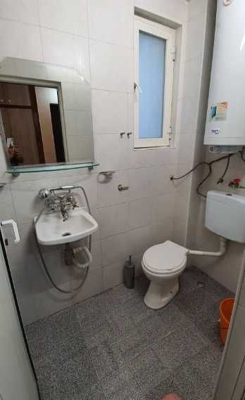 Дава се под наем Тристаен апартамент в Бургас, Център - 84 кв.м за 153 € - Снимка #10