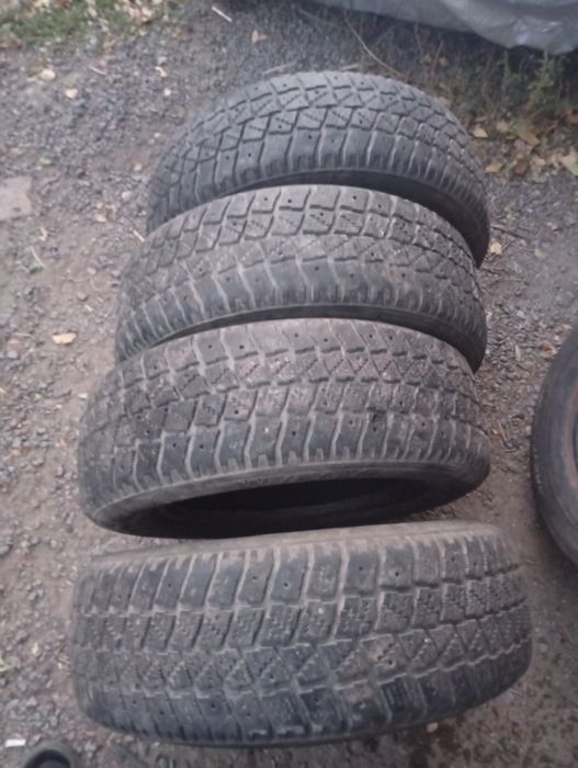 Продам комплект шин 185/65 r14.