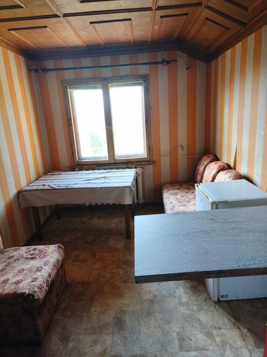 Етаж от къща, 500кв.м  двор, паркомясто в София