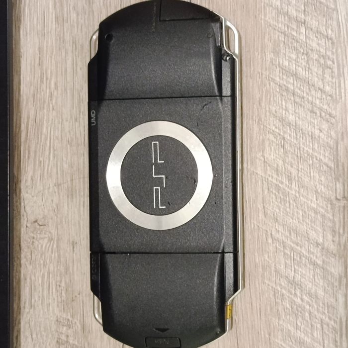 Продам PSP 1000 прошитая