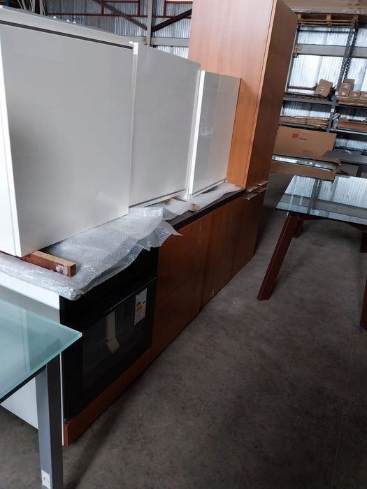 Bucătării , mese și scaune noi