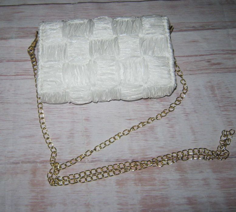 Дамска чантичка - ръчно изработена